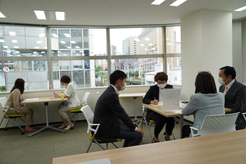 取材を受ける須藤様（写真右）と中島様（写真左）