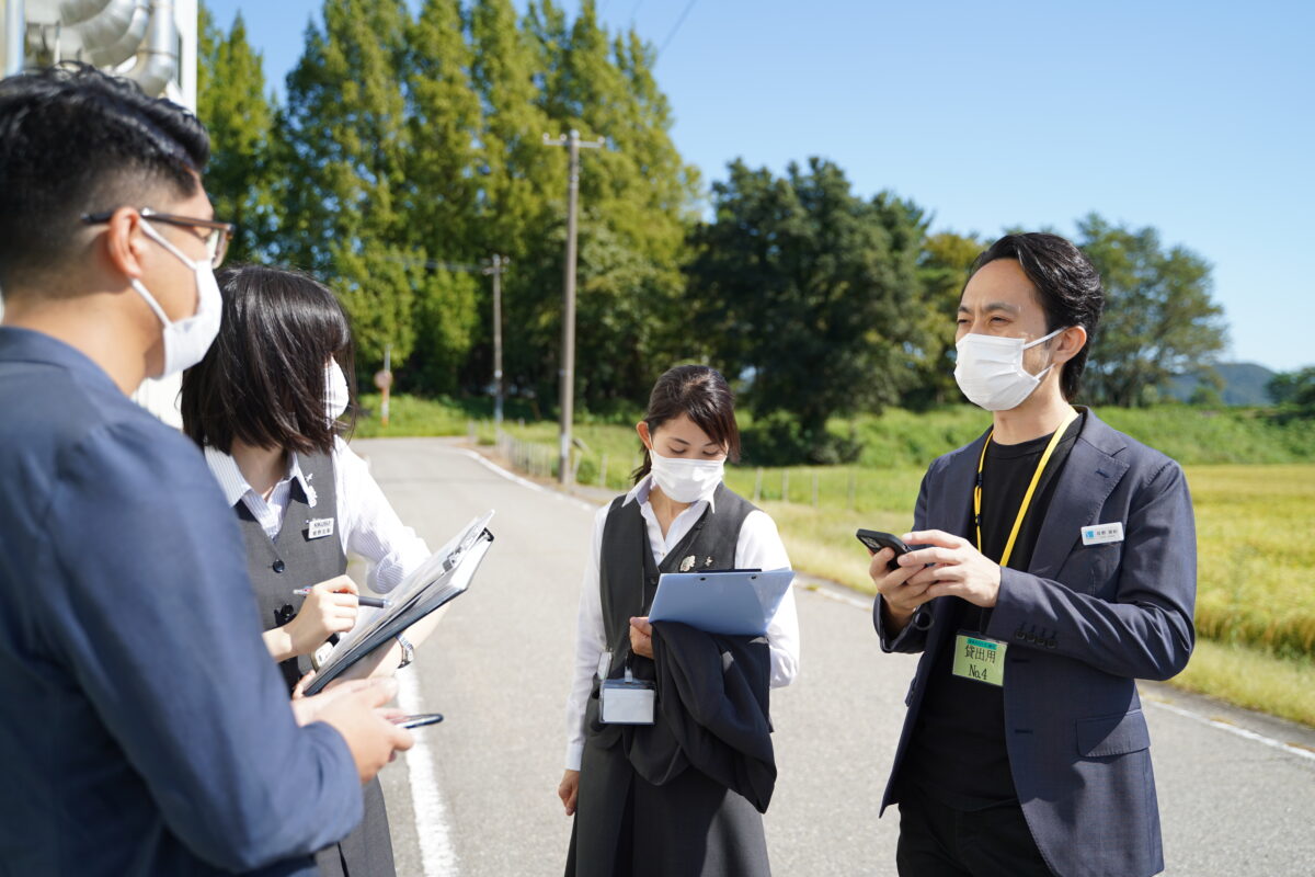 仕上がりイメージの最終確認を担当者様と行う